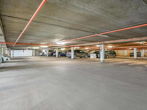 1204 9835 113 Street, Edmonton, AB - Indoor Photo Showing Garage