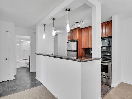 1204 9835 113 Street, Edmonton, AB - Indoor Photo Showing Kitchen