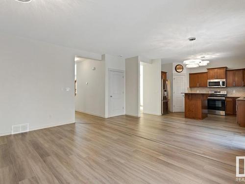 21152 46 Avenue, Edmonton, AB - Indoor Photo Showing Kitchen