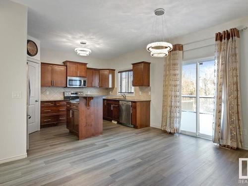 21152 46 Avenue, Edmonton, AB - Indoor Photo Showing Kitchen