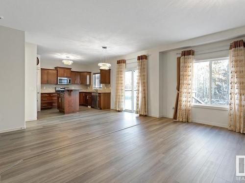 21152 46 Avenue, Edmonton, AB - Indoor Photo Showing Living Room