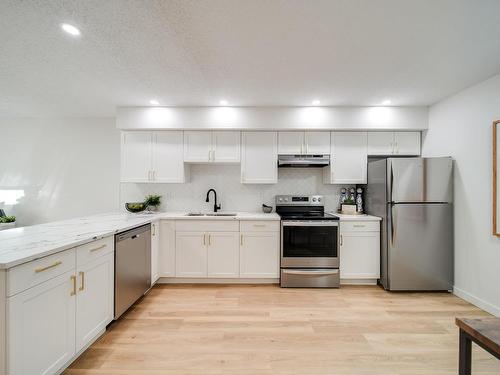 13109 34 Street, Edmonton, AB - Indoor Photo Showing Kitchen With Upgraded Kitchen