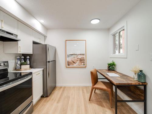 13109 34 Street, Edmonton, AB - Indoor Photo Showing Kitchen