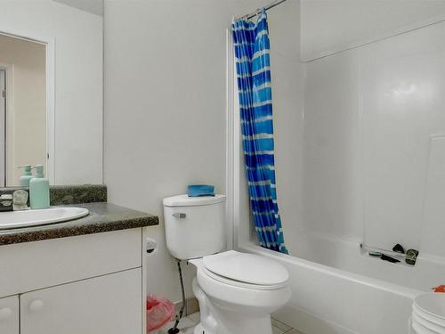 20 1580 Mill Woods Rd E, Edmonton, AB - Indoor Photo Showing Bathroom