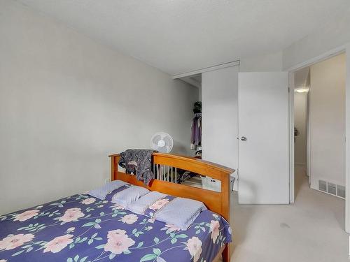 20 1580 Mill Woods Rd E, Edmonton, AB - Indoor Photo Showing Bedroom