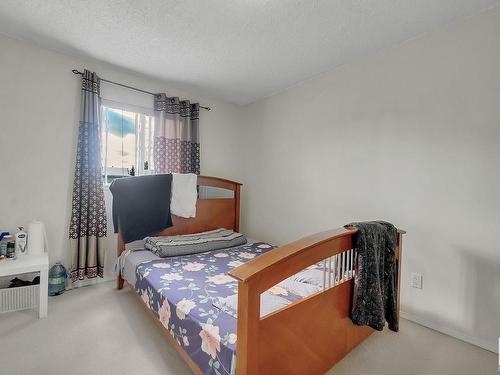 20 1580 Mill Woods Rd E, Edmonton, AB - Indoor Photo Showing Bedroom