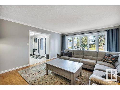 16 Westridge Crescent, Edmonton, AB - Indoor Photo Showing Living Room