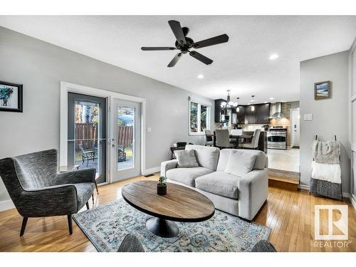 16 Westridge Crescent, Edmonton, AB - Indoor Photo Showing Living Room