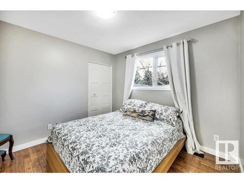 16 Westridge Crescent, Edmonton, AB - Indoor Photo Showing Bedroom