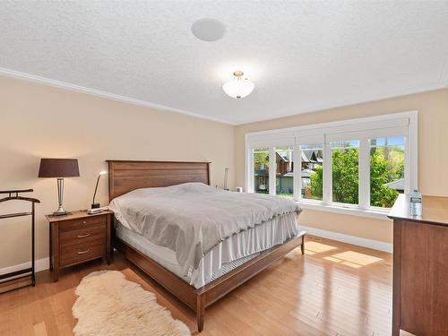 8728 101 Avenue, Edmonton, AB - Indoor Photo Showing Bedroom