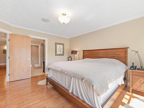 8728 101 Avenue, Edmonton, AB - Indoor Photo Showing Bedroom