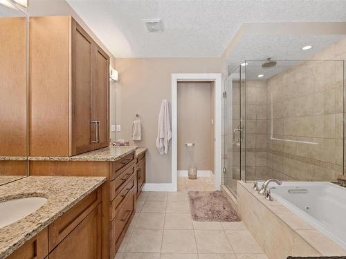 8728 101 Avenue, Edmonton, AB - Indoor Photo Showing Bathroom