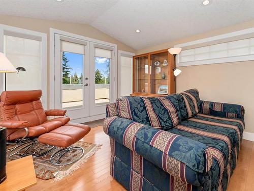 8728 101 Avenue, Edmonton, AB - Indoor Photo Showing Living Room