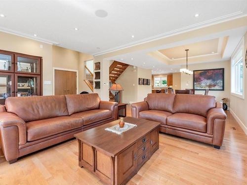 8728 101 Avenue, Edmonton, AB - Indoor Photo Showing Living Room