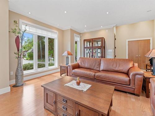 8728 101 Avenue, Edmonton, AB - Indoor Photo Showing Living Room