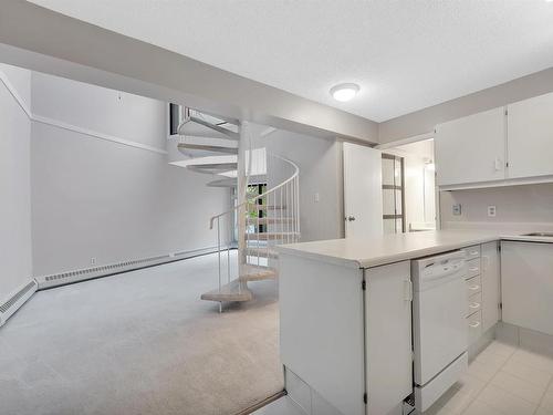 417 11618 100 Avenue, Edmonton, AB - Indoor Photo Showing Kitchen