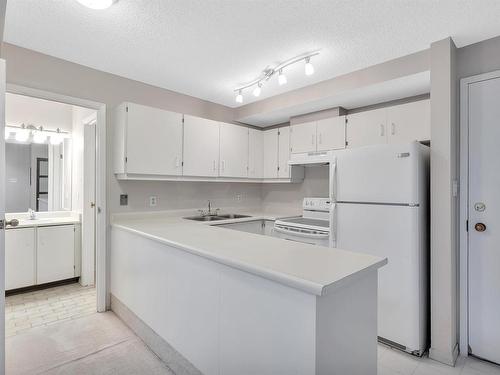 417 11618 100 Avenue, Edmonton, AB - Indoor Photo Showing Kitchen