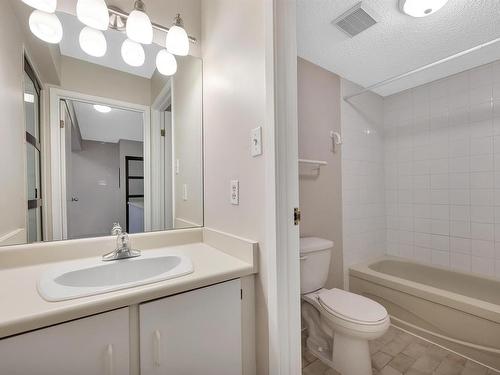 417 11618 100 Avenue, Edmonton, AB - Indoor Photo Showing Bathroom