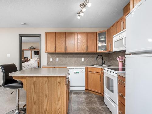 216 11615 Ellerslie Road, Edmonton, AB - Indoor Photo Showing Kitchen