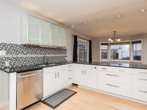 11231 75 Avenue, Edmonton, AB - Indoor Photo Showing Kitchen With Upgraded Kitchen