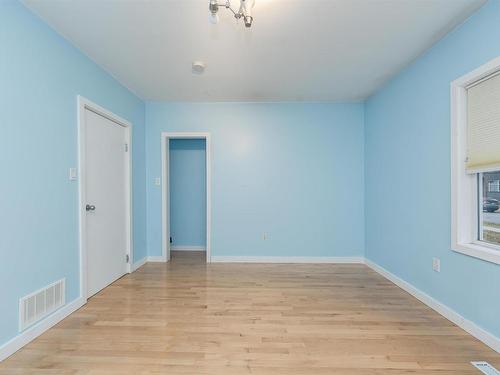 11231 75 Avenue, Edmonton, AB - Indoor Photo Showing Other Room