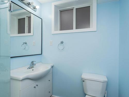 11231 75 Avenue, Edmonton, AB - Indoor Photo Showing Bathroom