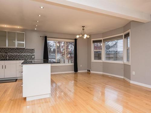 11231 75 Avenue, Edmonton, AB - Indoor Photo Showing Kitchen