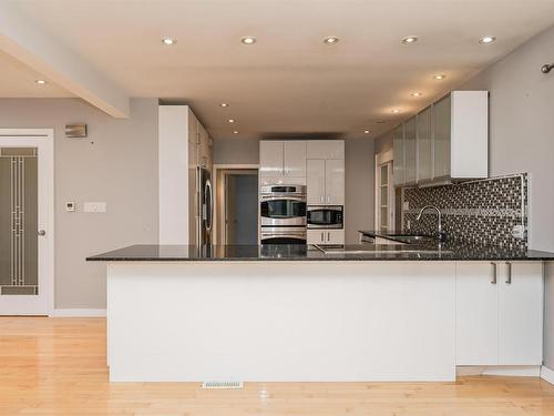 11231 75 Avenue, Edmonton, AB - Indoor Photo Showing Kitchen With Upgraded Kitchen