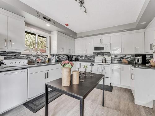 6016 101 Avenue, Edmonton, AB - Indoor Photo Showing Kitchen With Upgraded Kitchen