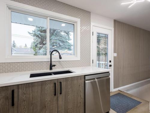 15239 83 Avenue, Edmonton, AB - Indoor Photo Showing Kitchen With Double Sink