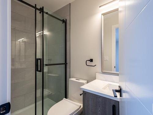 15239 83 Avenue, Edmonton, AB - Indoor Photo Showing Bathroom