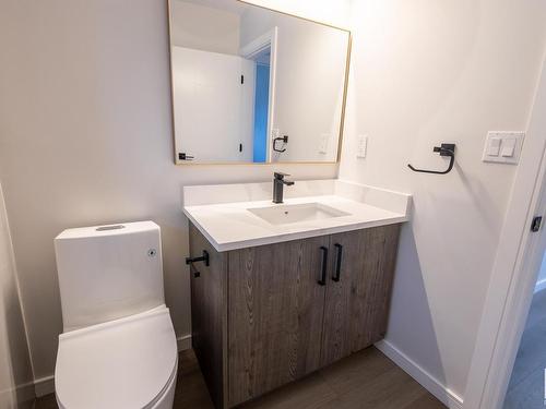 15239 83 Avenue, Edmonton, AB - Indoor Photo Showing Bathroom