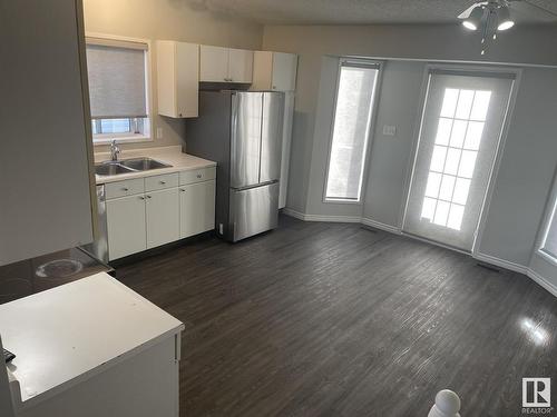 18519 78 Avenue, Edmonton, AB - Indoor Photo Showing Kitchen With Double Sink