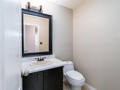 10522 21 Avenue, Edmonton, AB - Indoor Photo Showing Bathroom