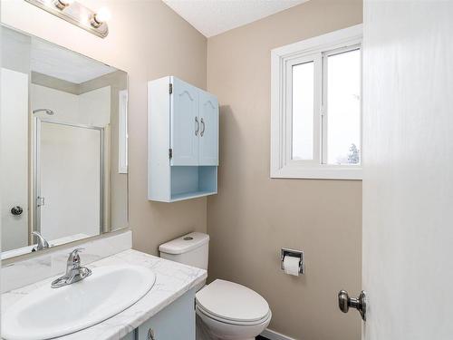 10522 21 Avenue, Edmonton, AB - Indoor Photo Showing Bathroom