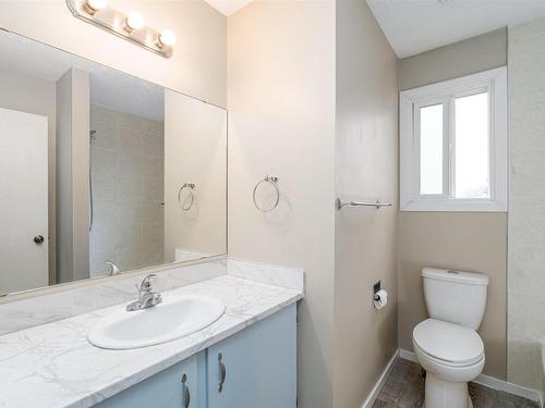 10522 21 Avenue, Edmonton, AB - Indoor Photo Showing Bathroom