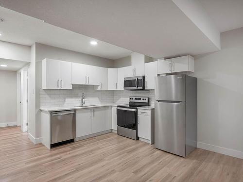 417 Black Stone Link W, Leduc, AB - Indoor Photo Showing Kitchen