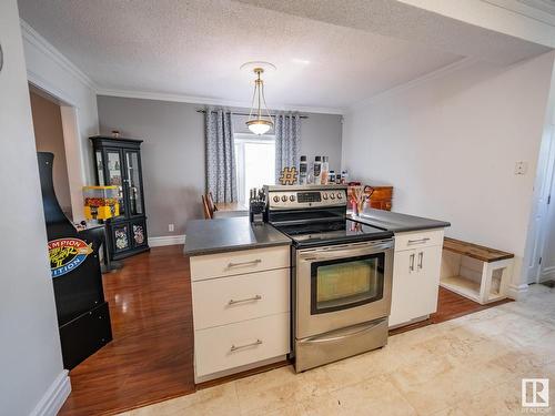 11636 95A Street, Edmonton, AB - Indoor Photo Showing Kitchen