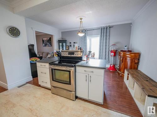 11636 95A Street, Edmonton, AB - Indoor Photo Showing Kitchen