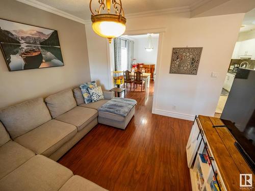 11636 95A Street, Edmonton, AB - Indoor Photo Showing Living Room