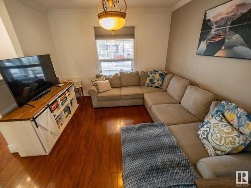 11636 95A Street, Edmonton, AB - Indoor Photo Showing Living Room