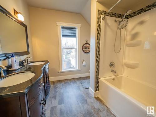 11636 95A Street, Edmonton, AB - Indoor Photo Showing Bathroom