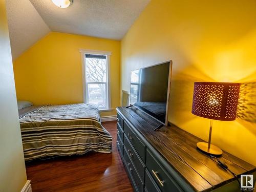 11636 95A Street, Edmonton, AB - Indoor Photo Showing Bedroom