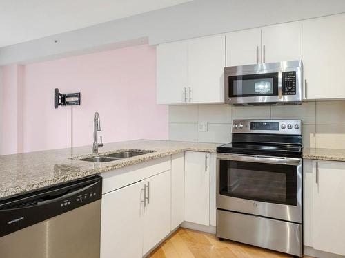 706 10152 104 Street, Edmonton, AB - Indoor Photo Showing Kitchen With Stainless Steel Kitchen With Double Sink With Upgraded Kitchen