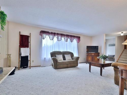 5152 32 Street, Rural Wetaskiwin County, AB - Indoor Photo Showing Living Room