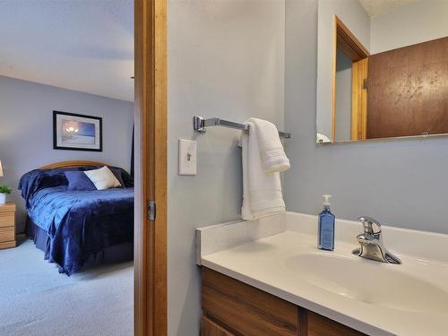 5152 32 Street, Rural Wetaskiwin County, AB - Indoor Photo Showing Bathroom