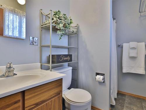 5152 32 Street, Rural Wetaskiwin County, AB - Indoor Photo Showing Bathroom