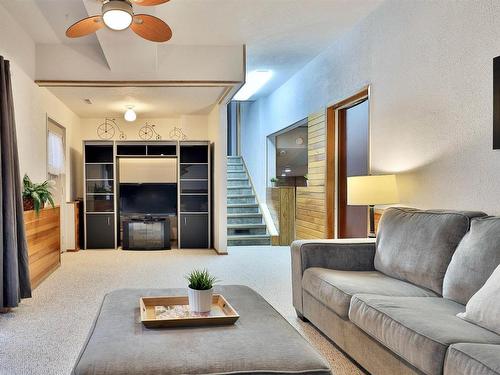 5152 32 Street, Rural Wetaskiwin County, AB - Indoor Photo Showing Living Room