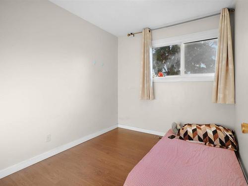 47 Lakewood Village, Edmonton, AB - Indoor Photo Showing Bedroom