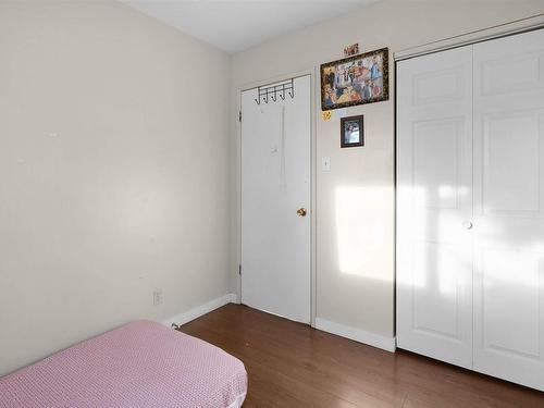 47 Lakewood Village, Edmonton, AB - Indoor Photo Showing Bedroom